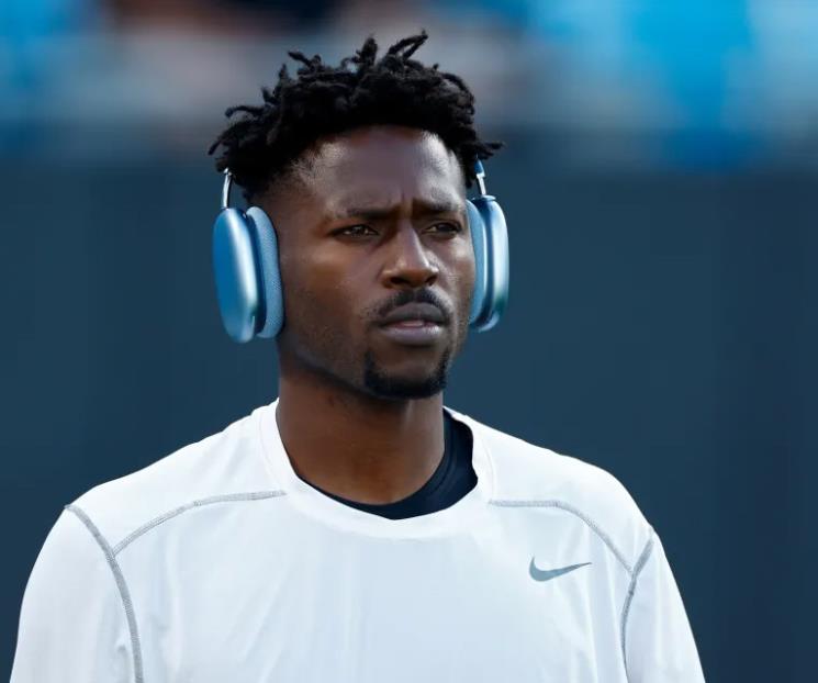 Huye de EU ex jugador de la NFL por intento de asesinato 