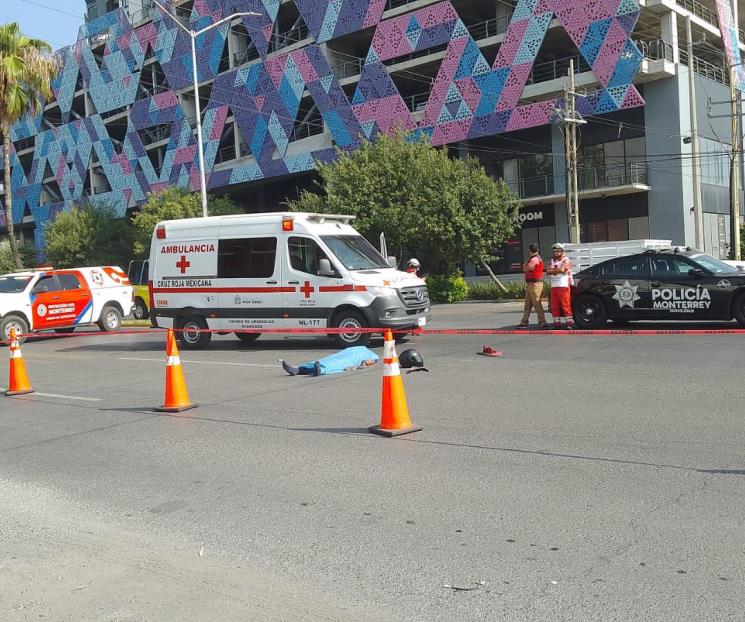 Muere motociclista tras ser impactado por auto Muere motociclista tras ser impactado por auto