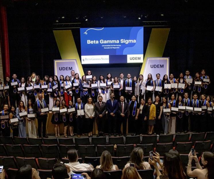 Reconocen excelencia académica de exalumnos de Escuela de Negocios Reconocen excelencia académica de exalumnos de Escuela de Negocios