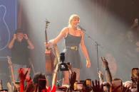 Taylor Swift reaparece cantando en show benéfico de Nashville