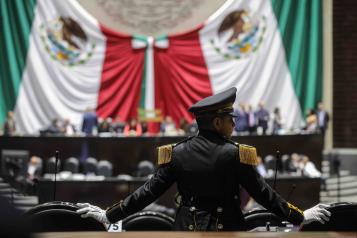Permiten a militares buscar cargos p&uacute;blicos