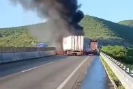 Arde tráiler luego de choque