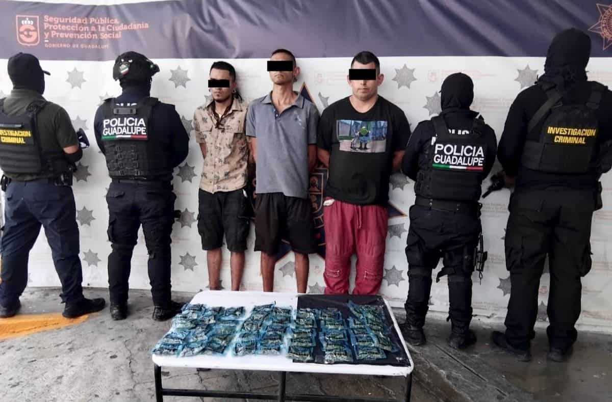 En un operativo del Grupo de Operaciones Especiales de la Policía de Guadalupe, tres presuntos narcodistribuidores fueron capturados.
