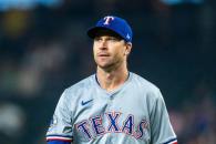 Lanza DeGrom seis entradas perfectas