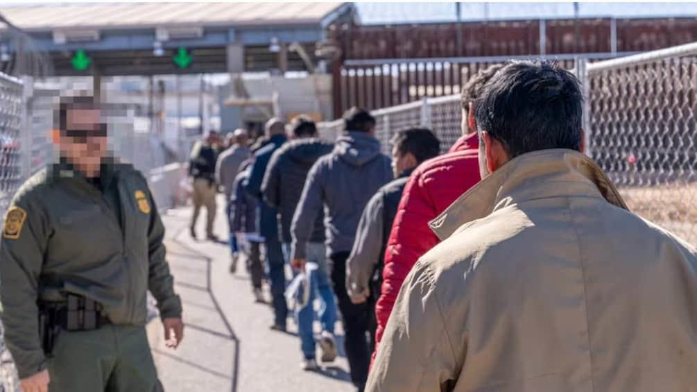 Más de 3 mil migrantes se han autodeportado de EU con CBP Home Más de 3 mil migrantes se han autodeportado de EU con CBP Home