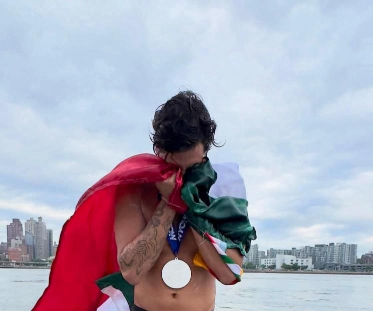Logra David Olvera récord mundial en Aguas de Manhattan