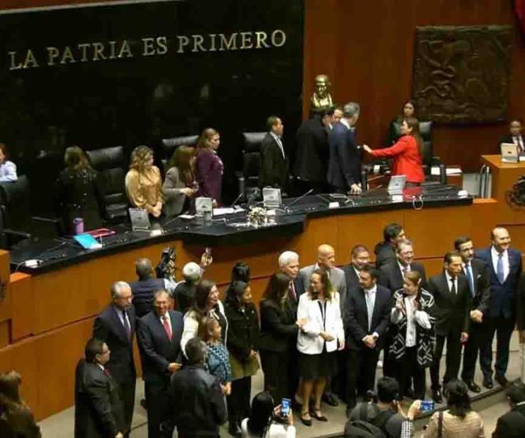 Rinden protesta nuevos c&oacute;nsules en el Congreso
