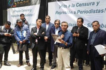 Manifestantes protestan contra Ley Mordaza frente al Senado