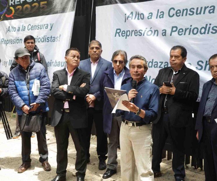 Manifestantes protestan contra Ley Mordaza frente al Senado
