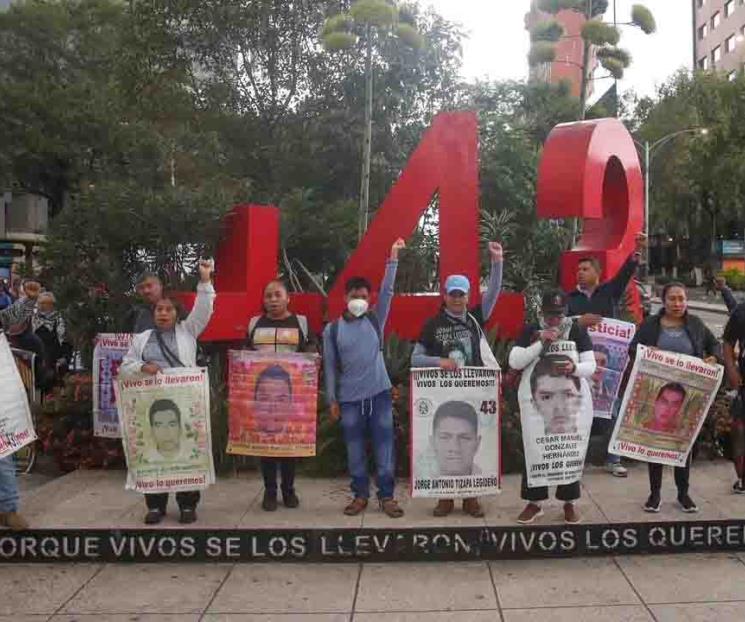 Ordenan a FGR subir a Internet versi&oacute;n p&uacute;blica de Caso Ayotzinapa