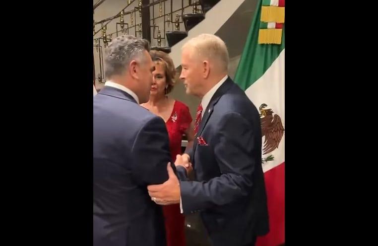 Sostiene reunión ´Alito´ Moreno con el embajador Johnson Sostiene reunión ´Alito´ Moreno con el embajador Johnson
