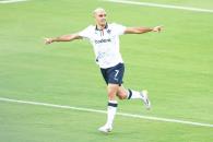 Se molesta esposa de Berterame con aficionados rayados Se molesta esposa de Berterame con aficionados rayados