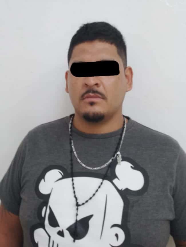 Elementos de la policía de Proxpol detuvieron a tres hombres en portación de una pistola, un cargador con cartuchos hábiles, básculas digitales, celulares y dosis de Cristal, además sin investigados por otros delitos.