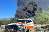 Arde tiradero de llantas