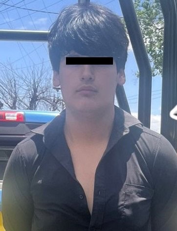 Un joven que intentaba regresar a un domicilio, del cual lo habían corrido, fue detenido por oficiales de la Policía de Monterrey, en la azotea del inmueble, en el centro de la ciudad.