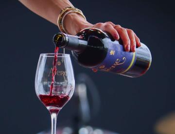 Presenta UANL su vino 100% hecho en Nuevo León