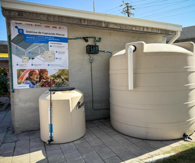 Entrega Igualdad sistema de captación pluvial en centro comunitario