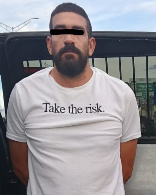Elementos de la Policía de Monterrey realizaron la detención de un hombre que circulaba en un vehículo que tiene reporte de robo, luego de ser ubicado por el sistema de monitoreo de las cámaras de seguridad del C4.