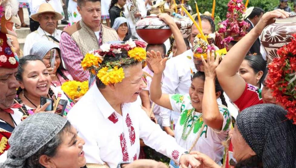 Hidalgo muestra su cultura en Los Pinos Hidalgo muestra su cultura en Los Pinos