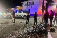 Impacta moto contra barda