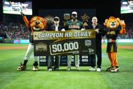 Gana Charles duelo de jonrones