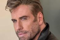 Revive John Travolta su personaje de Danny Zuko en Grease Revive John Travolta su personaje de Danny Zuko en Grease