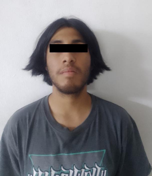 Un aspirante a artista callejero, fue detenido en flagrancia por elementos de la Secretaría de Seguridad Pública y Vialidad de Santa Catarina, luego de ser sorprendido realizando grafiti en una barda de la plaza principal de la colonia Cumbres de Santa Catarina.