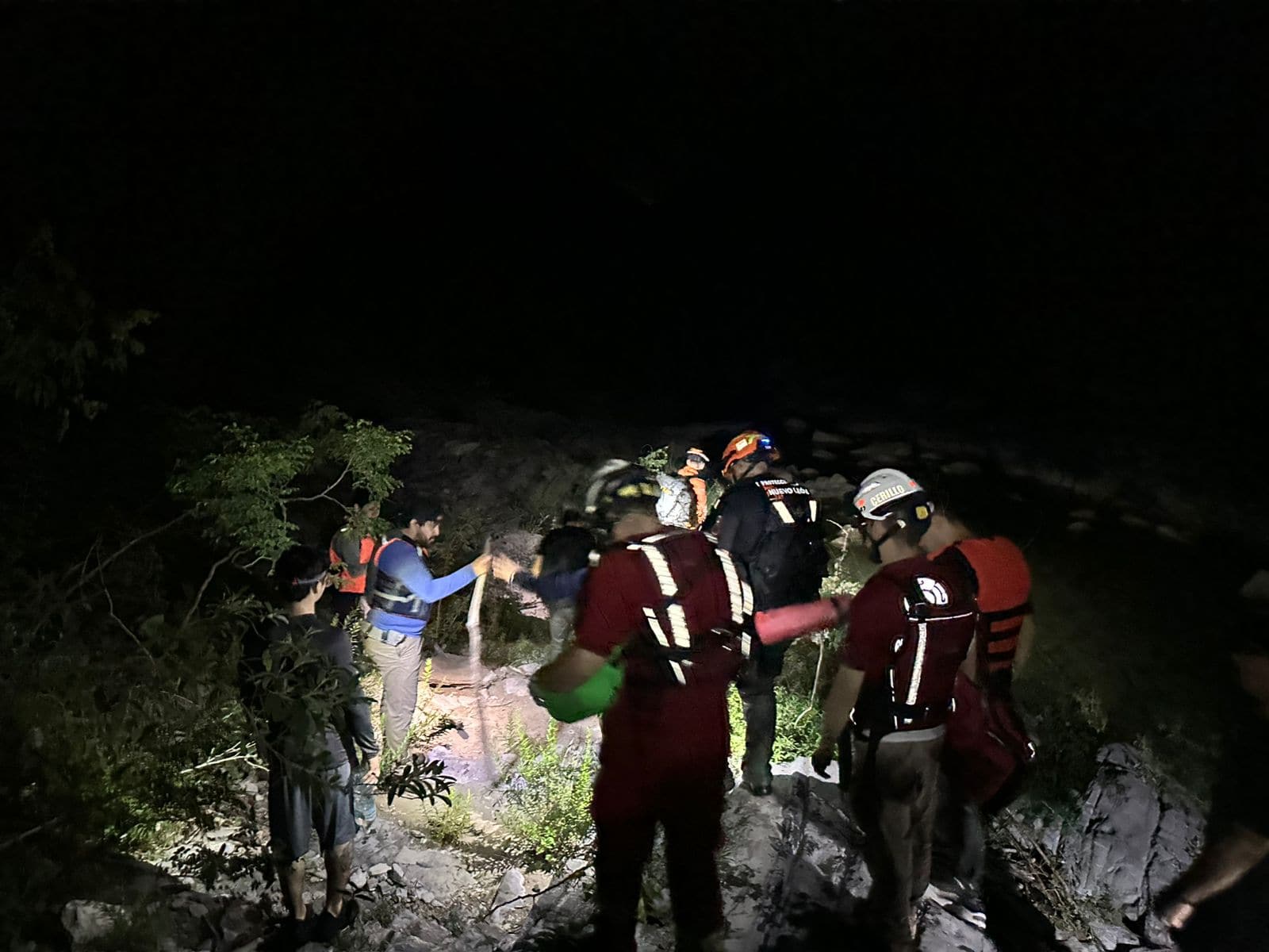 Un excursionista accidentado en la sierra de Santiago, fue rescatado por elementos de Protección Civil Nuevo León.
