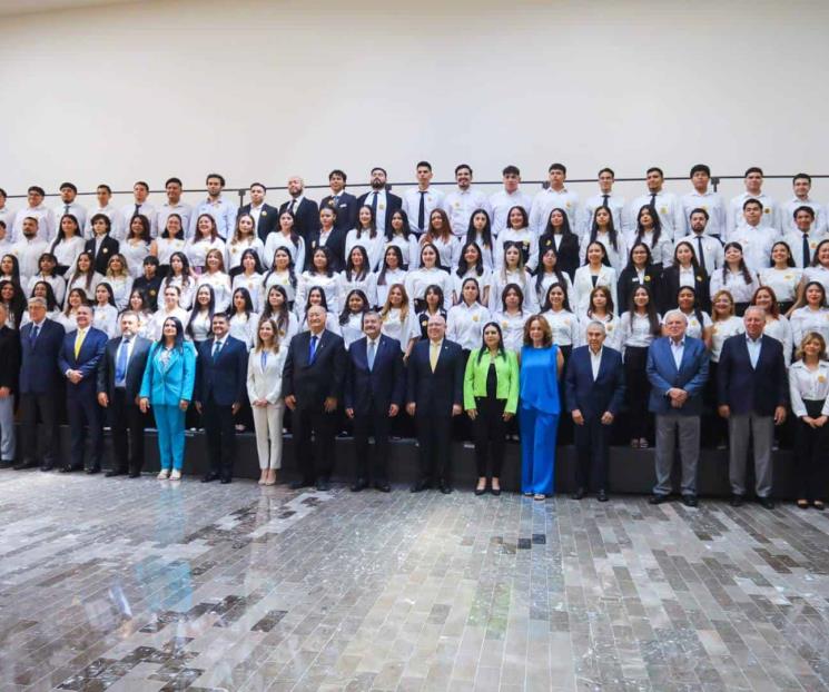 Se gradúan profesionistas becados por la Fundación UANL Se gradúan profesionistas becados por la Fundación UANL