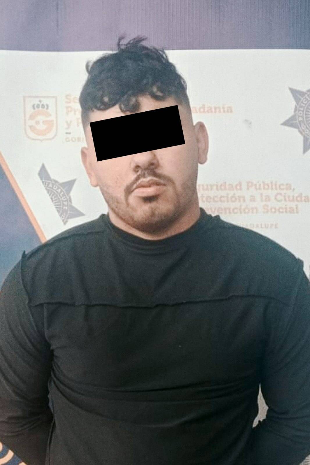 Un hombre asesinó de una herida por arma blanca en el cuello a otro masculino, cuando se daba a la fuga fue detenido por policías, en Guadalupe.