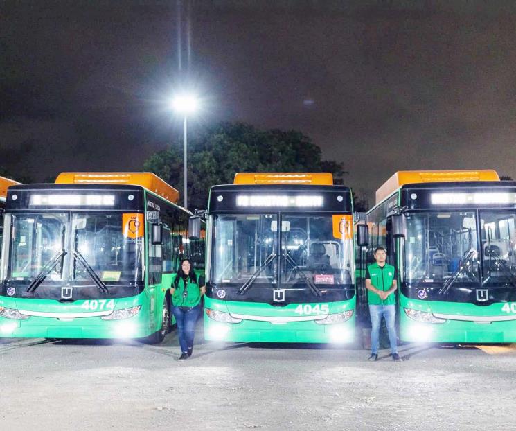 Entrega Samuel 30 nuevas unidades de transporte público