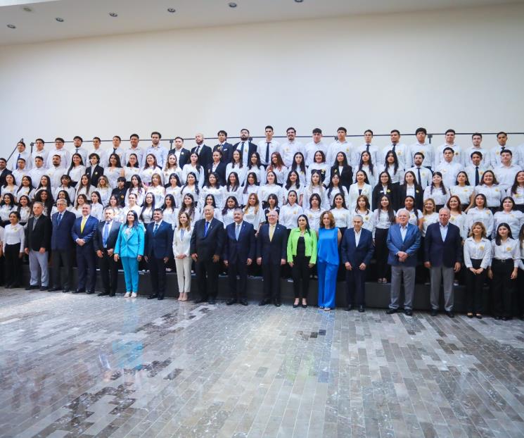 Se gradúan 112 estudiantes gracias a la Fundación UANL Se gradúan 112 estudiantes gracias a la Fundación UANL