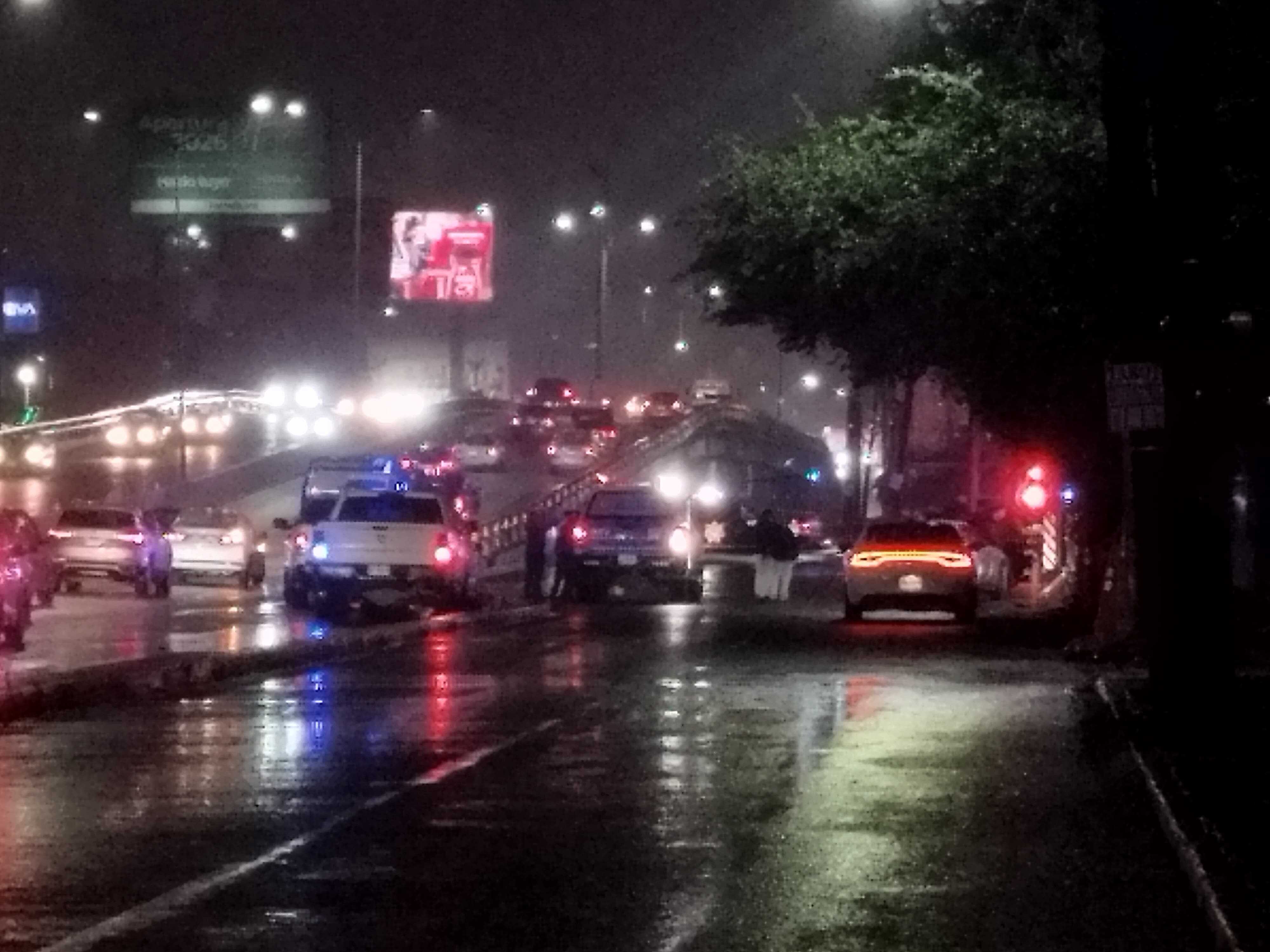 Cuando se encontraba trabajando en un mercado rodante al norte de la ciudad, un hombre fue atacado a balazos, al ser llevado en auto particular murió en el trayecto en una de las principales avenidas de Monterrey.