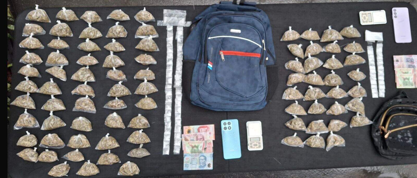 Al momento de intentar escapar de los policías de Fuerza Civil, un hombre fue arrestado con más de 100 dosis de estupefacientes, en el municipio de Guadalupe.