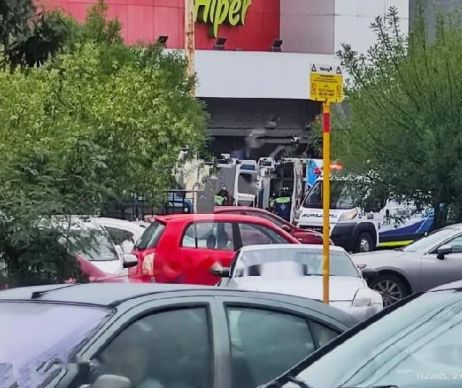 Evacuan a 100 en centro comercial por fuga de gas