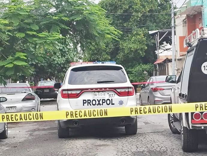 Un hombre minusválido fue ejecutado a balazos, cuando estaba sentado en una silla de ruedas, en la sala de su vivienda en el municipio de Escobedo.