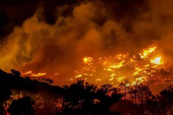 Provoca incendio forestal evacuaciones en la isla de Creta
