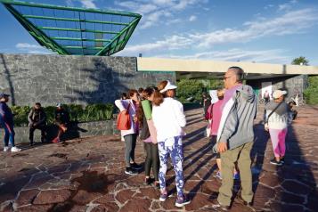 Reabre el Parque Bicentenario; colocan altar