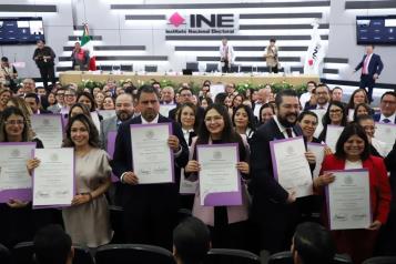 Entrega INE constancias a jueces y magistrados tras elecci&oacute;n