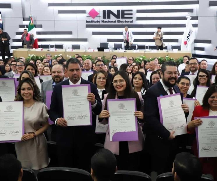 Entrega INE constancias a jueces y magistrados tras elecci&oacute;n