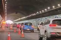 Permanece cerrado carril y medio en Túnel de la Loma Larga