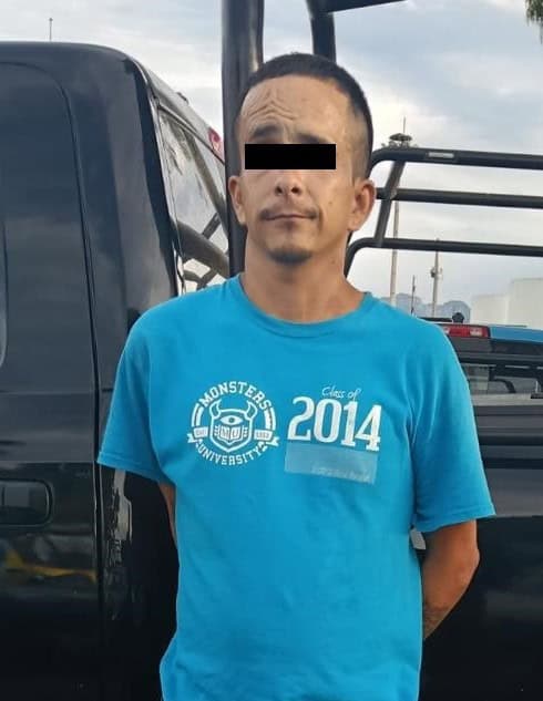 En hechos diferentes, dos hombres fueron detenidos por oficiales de la Policía de Monterrey, al presuntamente encontrarles 136 envoltorios con sustancias similares a las drogas tipo cristal y cocaína en polvo.