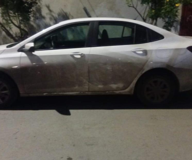 Encuentran droga a hombres en auto Encuentran droga a hombres en auto