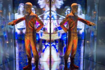 Presentan centro cultural interactivo dedicado a David Bowie