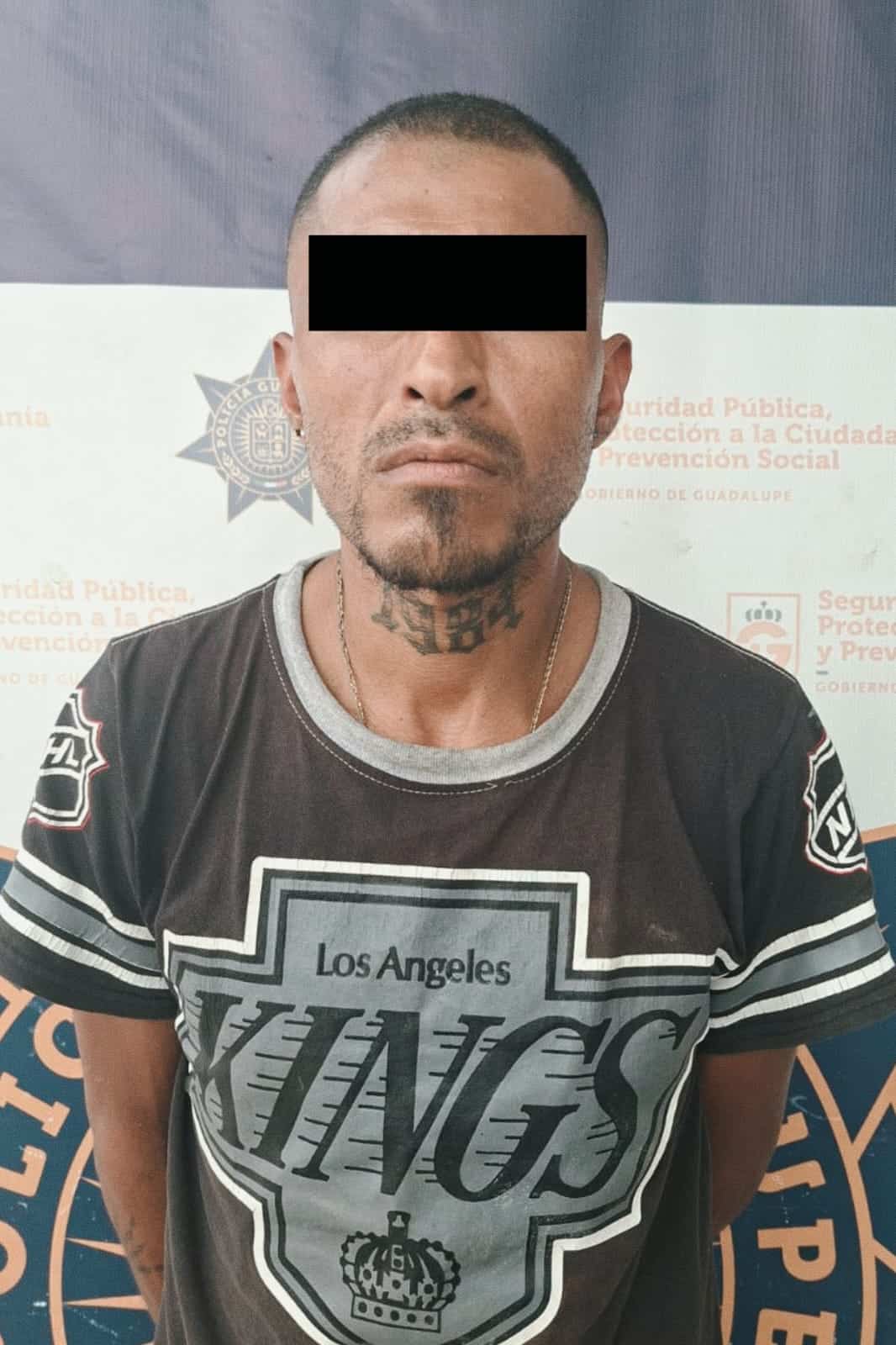 Un presunto delincuente señalado como generador de violencia, fue apresado mediante un operativo portando un arma de postas y droga, en Guadalupe.
