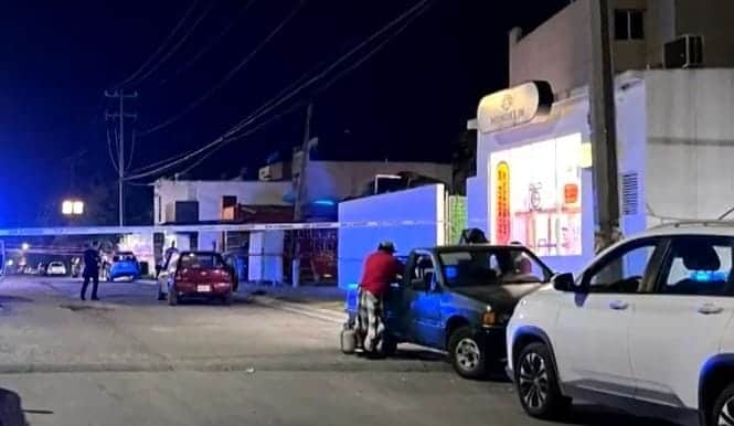 En el momento en que era trasladado a un hospital tras recibir una descarga eléctrica, un hombre murió la noche del jueves en el municipio de Juárez.