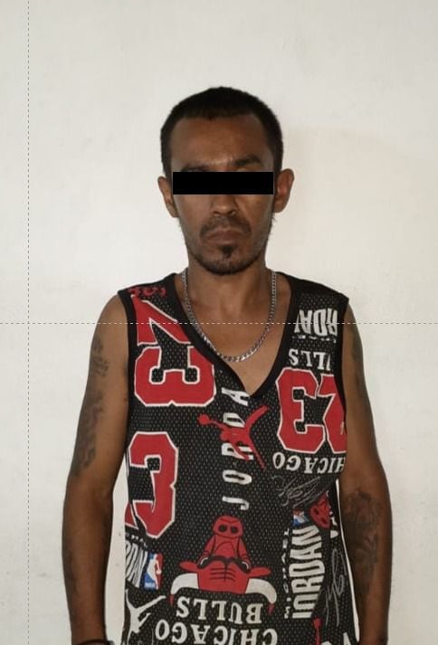 Elementos de la Secretaría de Seguridad Pública y Vialidad de Santa Catarina, detuvieron a un hombre que, tras ser reportado por amenazar a su pareja, fue sorprendido en posesión de diversas sustancias ilícitas.