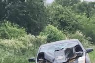 Choque entre auto y moto deja a mujer sin vida, en Linares