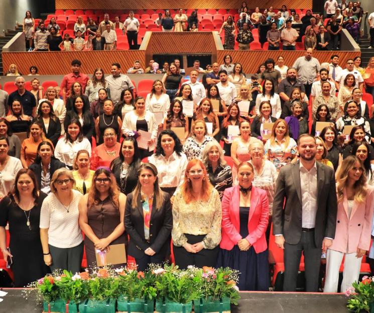 Realizan diplomado "Mujeres al frente en la Política" Realizan diplomado "Mujeres al frente en la Política"