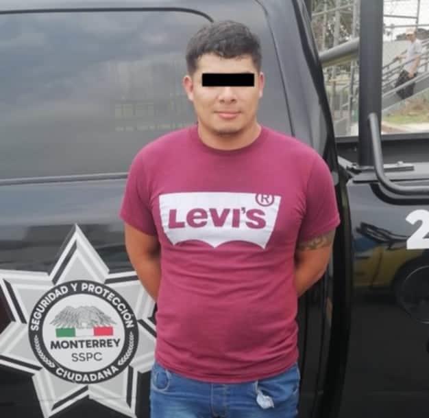 Nicaragüense detenido en motocicleta con placa colgada Nicaragüense detenido en motocicleta con placa colgada
